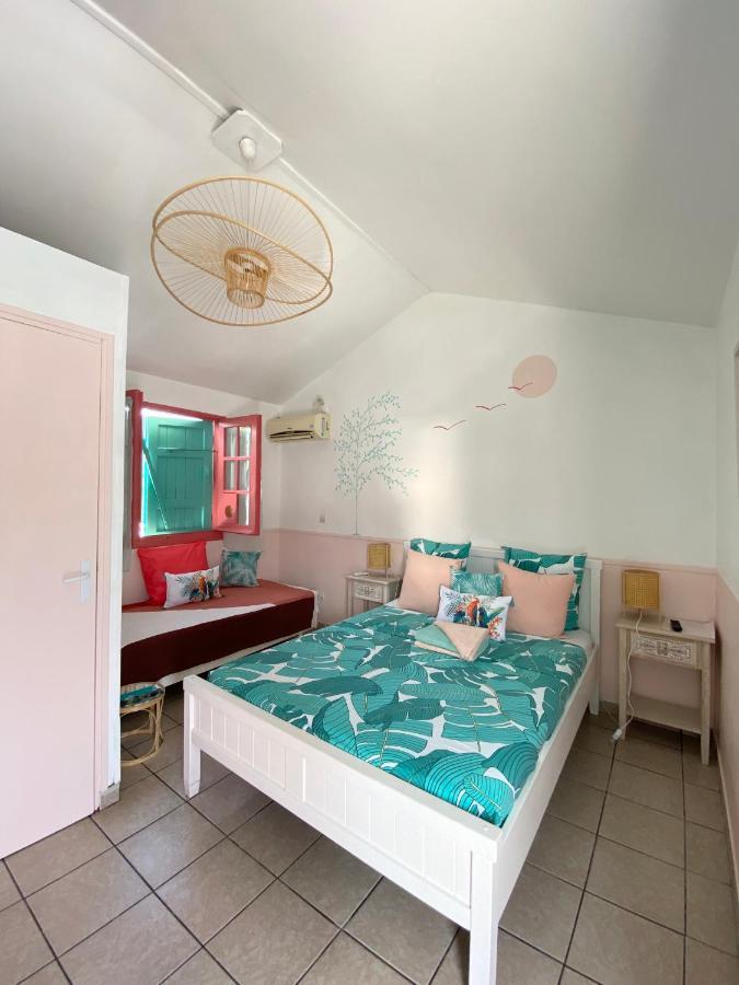 Hotel De La Plage Saint-Gilles Les Bains Exterior photo
