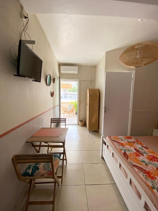 Hotel De La Plage Saint-Gilles Les Bains Exterior photo