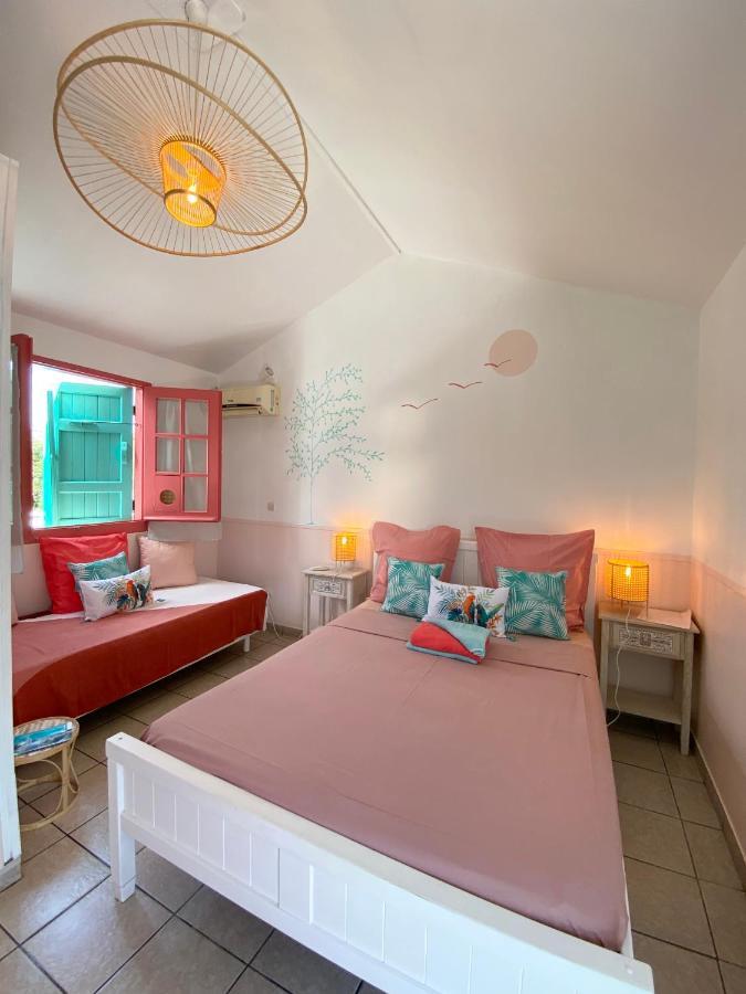 Hotel De La Plage Saint-Gilles Les Bains Exterior photo
